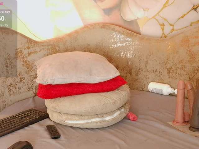 nylaroyale live cam on BongaCams