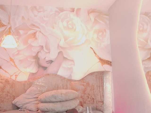 nylaroyale live cam on BongaCams