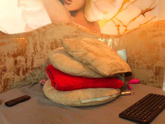 nylaroyale live cam on BongaCams