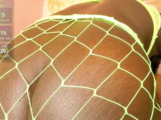 nylaroyale live cam on BongaCams