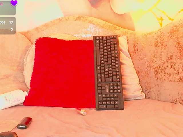 nylaroyale live cam on BongaCams