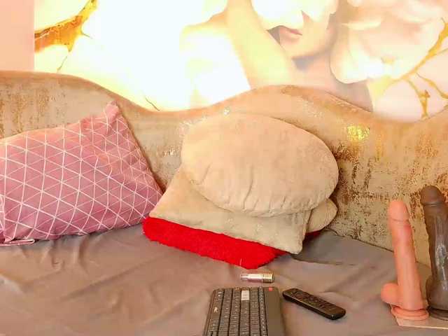 nylaroyale live cam on BongaCams