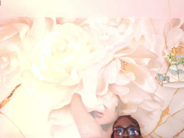 nylaroyale live cam on BongaCams