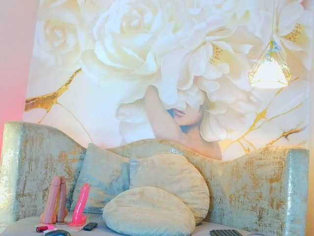 nylaroyale live cam on BongaCams