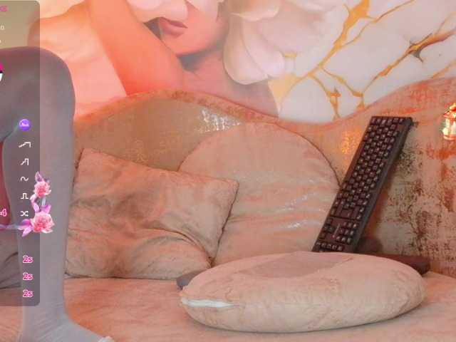 nylaroyale live cam on BongaCams