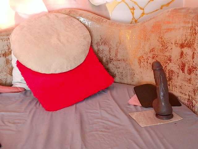 nylaroyale live cam