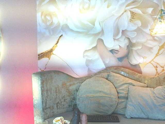 nylaroyale live cam on BongaCams