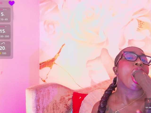 nylaroyale live cam on BongaCams