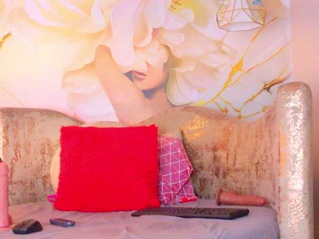 nylaroyale live cam on BongaCams