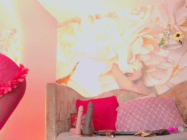 nylaroyale live cam on BongaCams