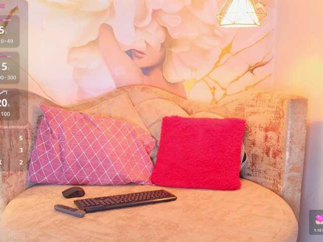 nylaroyale live cam on BongaCams