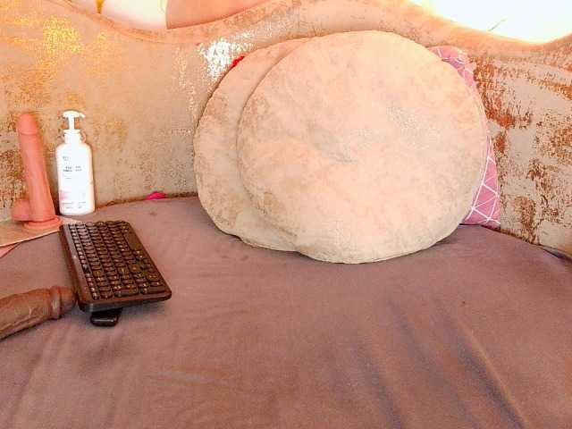 nylaroyale live cam on BongaCams