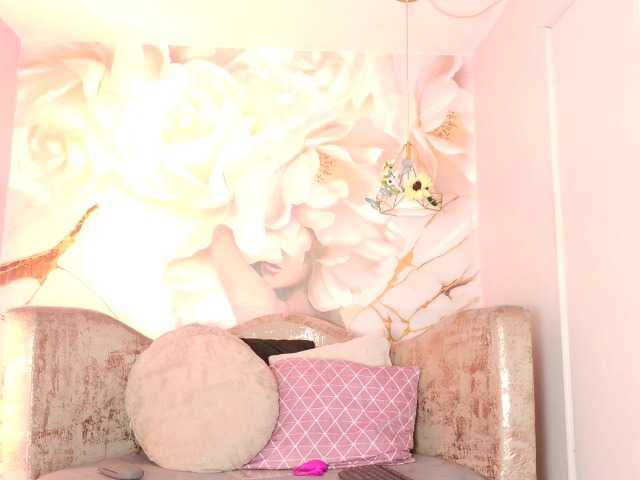 nylaroyale live cam on BongaCams