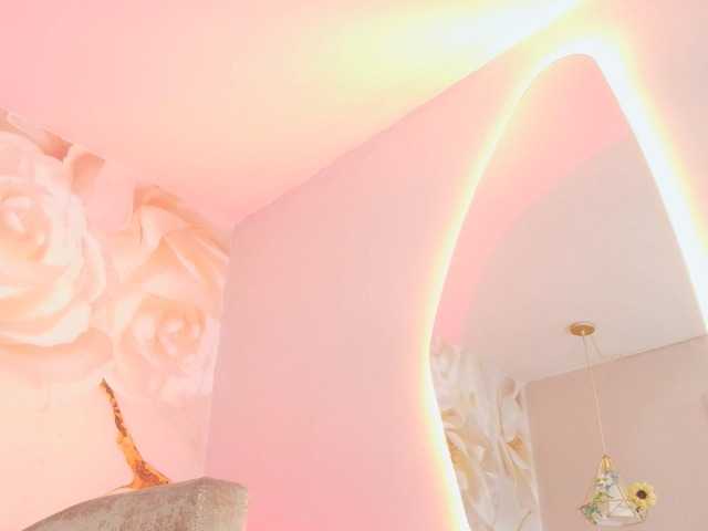 nylaroyale live cam on BongaCams