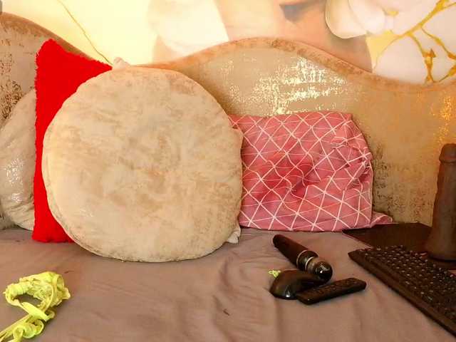 nylaroyale live cam on BongaCams