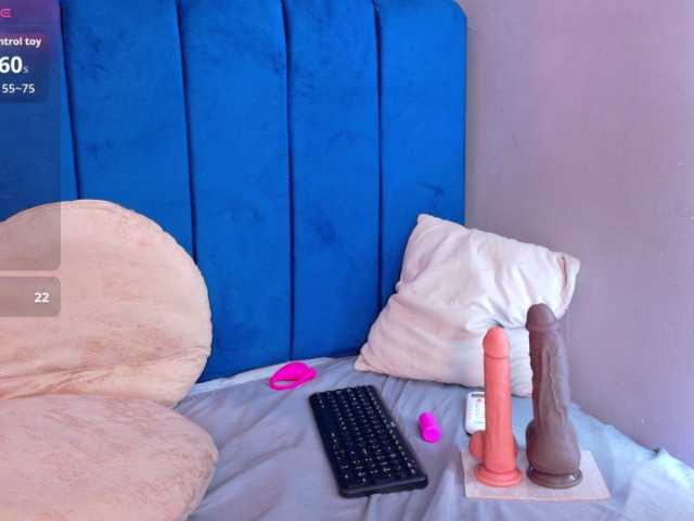nylaroyale live cam on BongaCams
