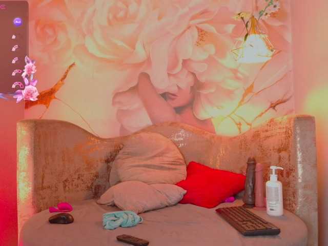 nylaroyale live cam on BongaCams