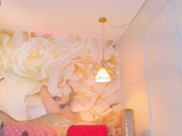 nylaroyale live cam on BongaCams
