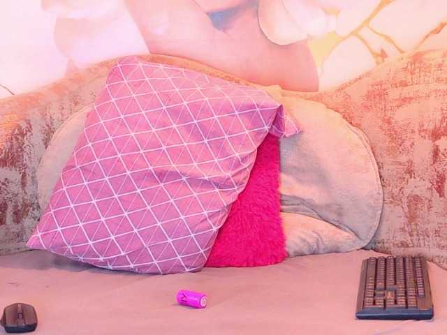 nylaroyale live cam on BongaCams