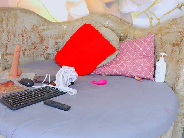 nylaroyale live cam on BongaCams