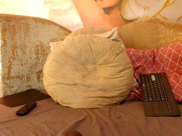 nylaroyale live cam on BongaCams