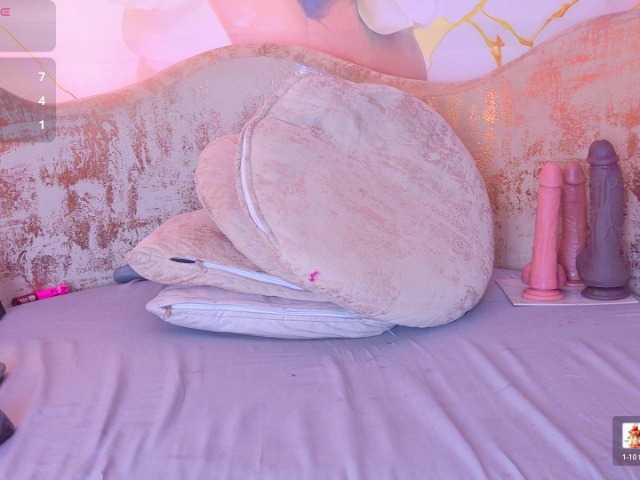 nylaroyale live cam on BongaCams