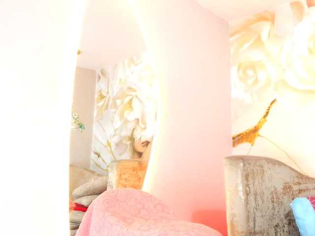nylaroyale live cam on BongaCams