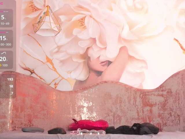 nylaroyale live cam on BongaCams