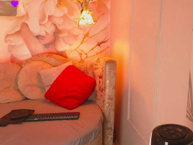 nylaroyale live cam on BongaCams