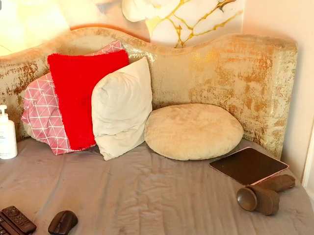 nylaroyale live cam on BongaCams