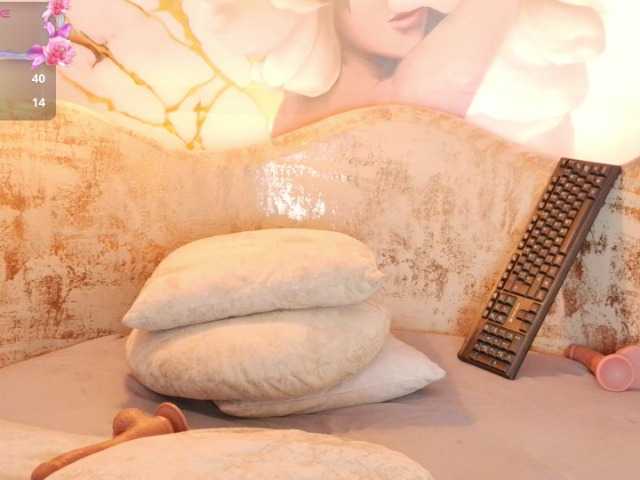 nylaroyale live cam on BongaCams