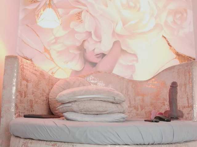nylaroyale live cam on BongaCams