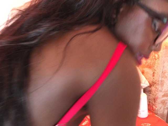 nylaroyale live cam on BongaCams