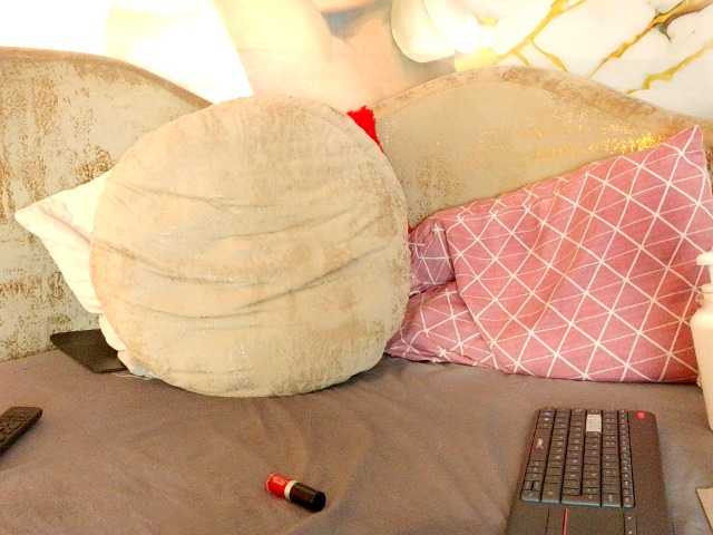 nylaroyale live cam on BongaCams