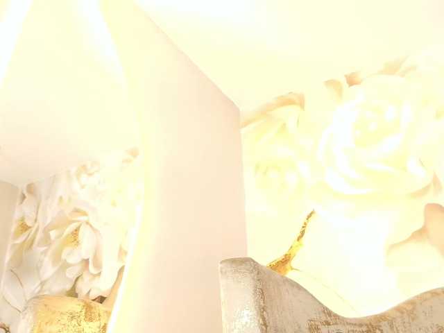 nylaroyale live cam on BongaCams