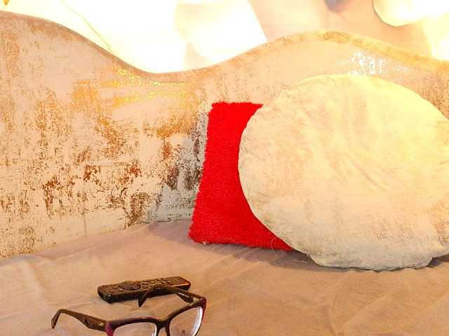 nylaroyale live cam on BongaCams