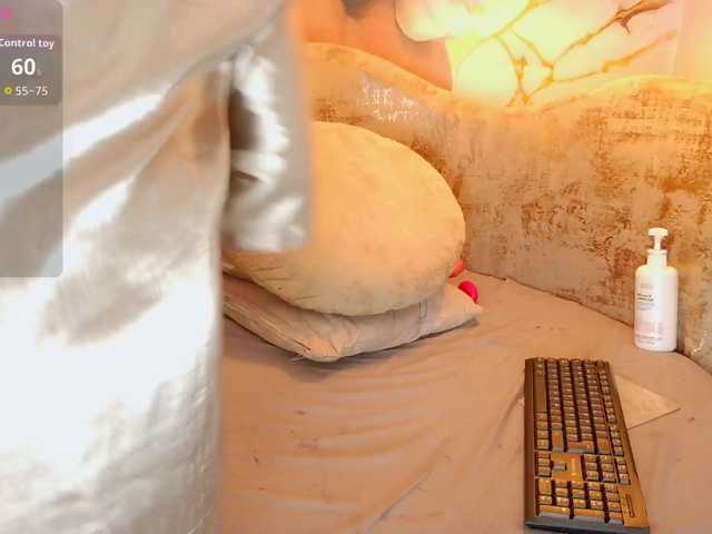 nylaroyale live cam on BongaCams