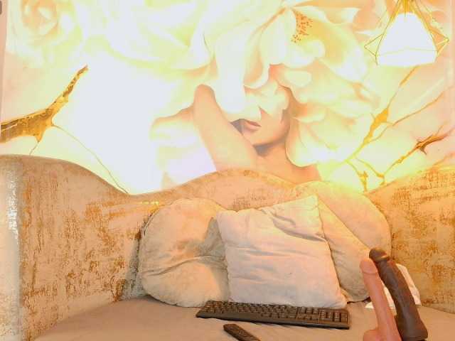 nylaroyale live cam on BongaCams