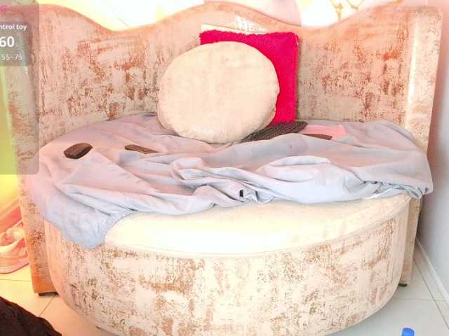 nylaroyale live cam on BongaCams