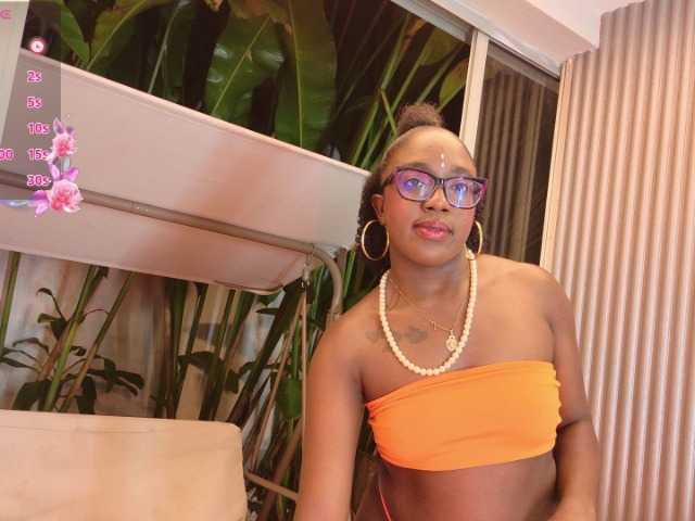 nylaroyale live cam on BongaCams