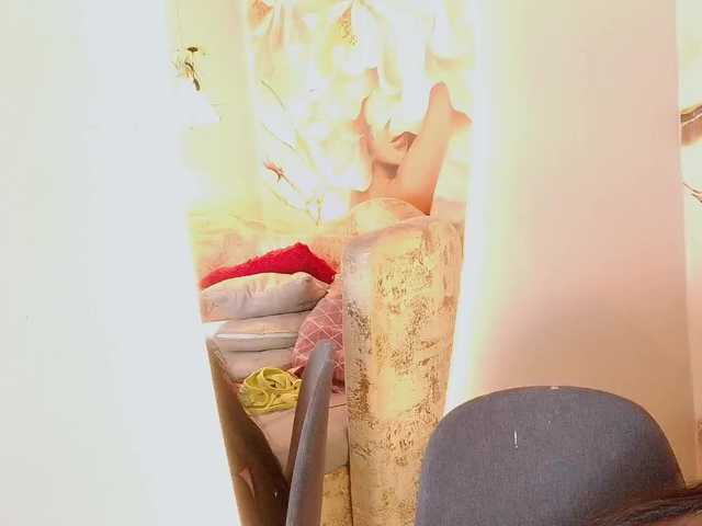 nylaroyale live cam on BongaCams