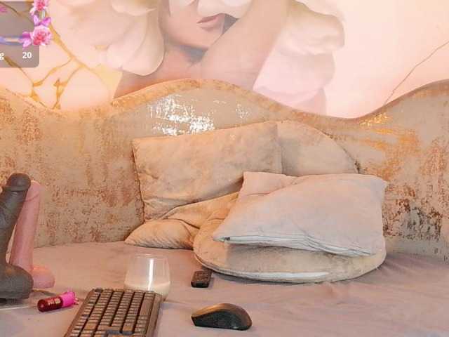 nylaroyale live cam on BongaCams