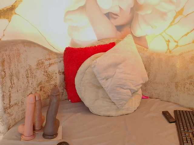 nylaroyale live cam on BongaCams