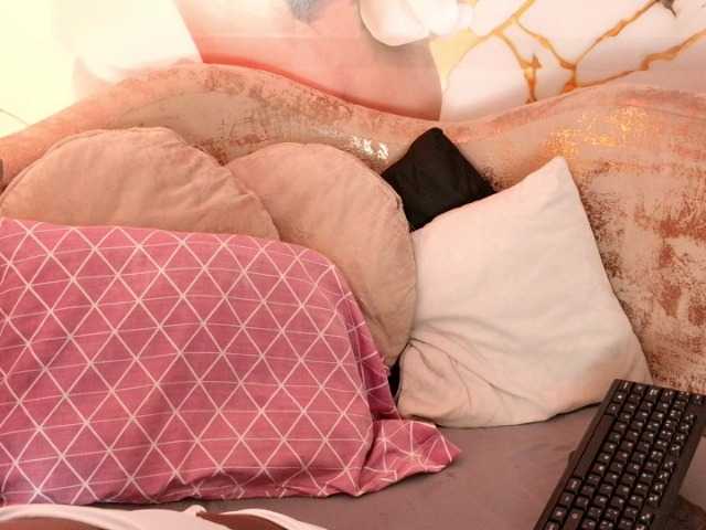 nylaroyale live cam on BongaCams