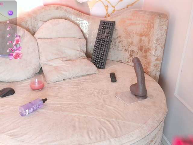 nylaroyale live webcam show