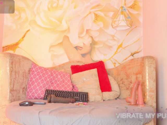 nylaroyale live cam on BongaCams