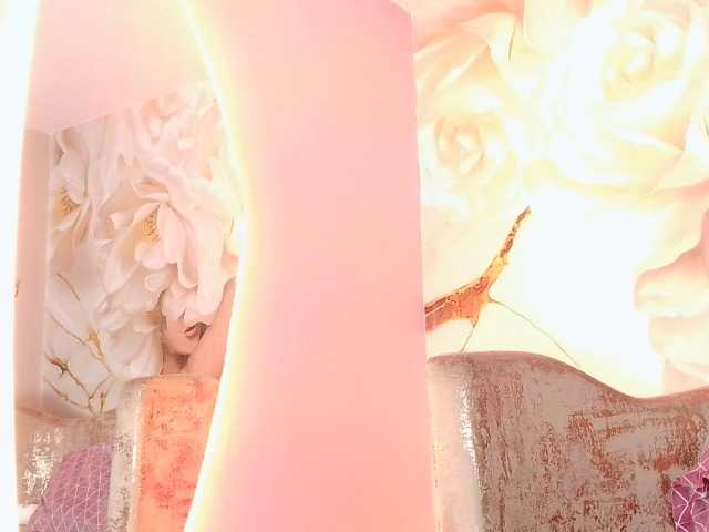 nylaroyale live cam on BongaCams