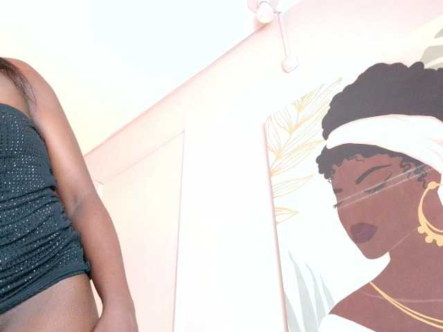 nylaroyale live cam on BongaCams