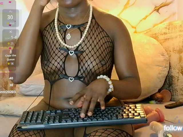 nylaroyale live webcam show