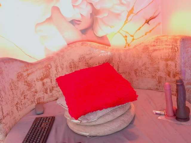 nylaroyale live cam on BongaCams